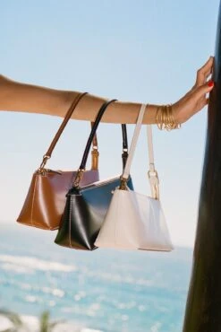 KAIA SHOULDER BAG | BLACK -Staud Store 000020830032 edit web fb47671a 1b9e 4d42 a067 c0ed952fdf6a