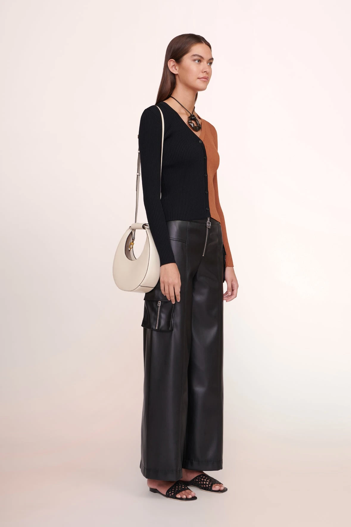 MINI MOON BAG | CREAM MINI MOON BAG | CREAM -Staud Store 01 2030 TNBK 259 6266 BLK 00102 web