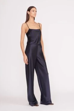 STROLL REVERSIBLE PANT | NAVY -Staud Store 023 230601 Staud Fall Ecom 01469 web 755bd021 7ed1 4eb1 bc36 090da6f6db70