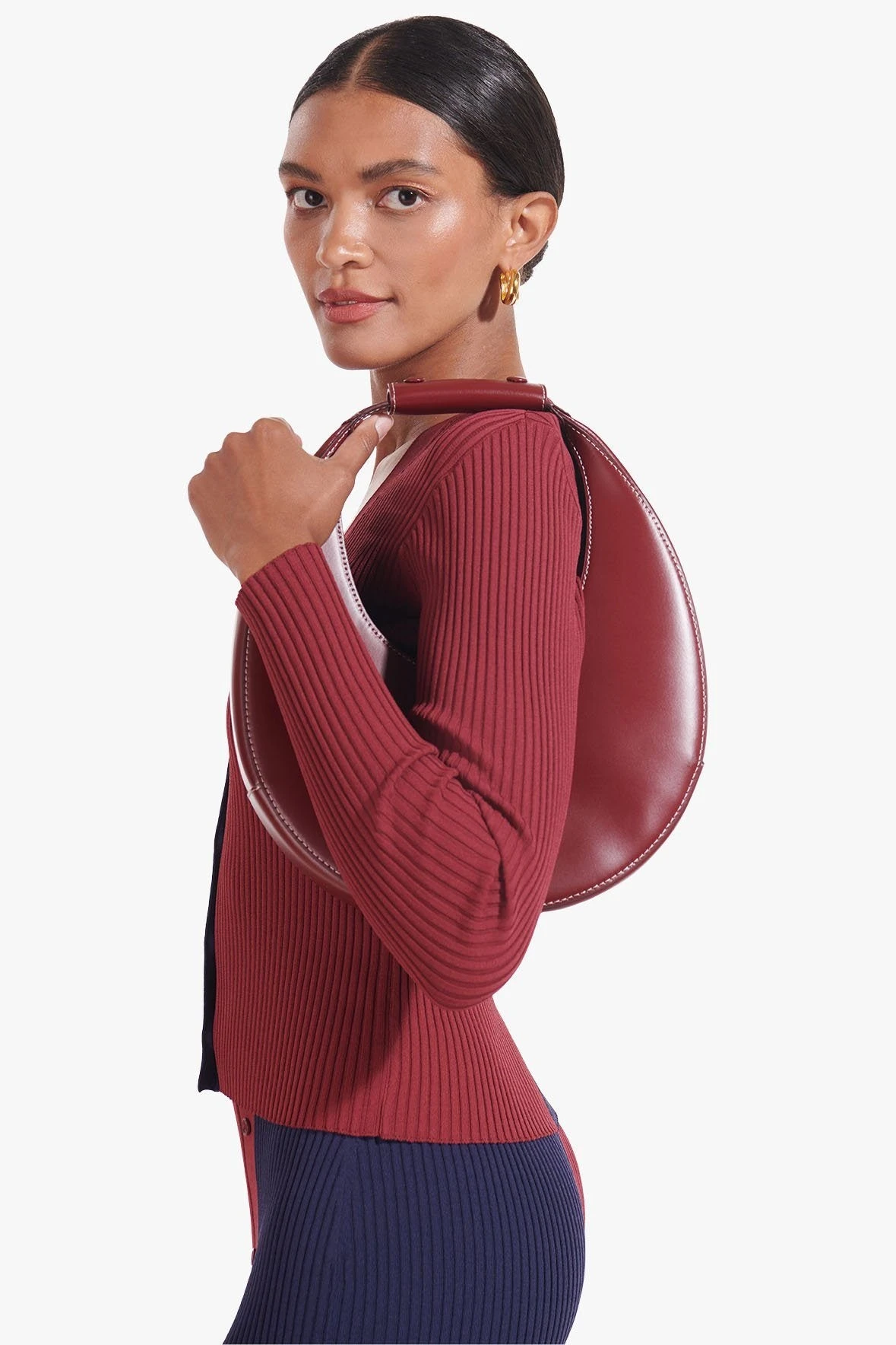 MOON BAG | RASPBERRY MOON BAG | RASPBERRY -Staud Store Cargo Sweater Bordeaux Navy Elms Skirt Bordeaux Navy 00878 web