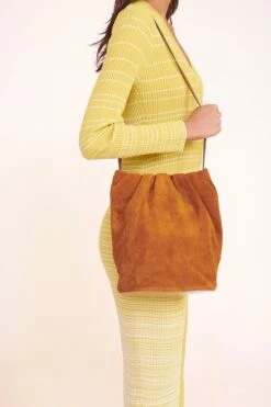 VALENTINA BUCKET BAG | TOBACCO -Staud Store SHOKO SWEATER POLLEN WHITE BRIGITTE MULE PAPER 04957 web