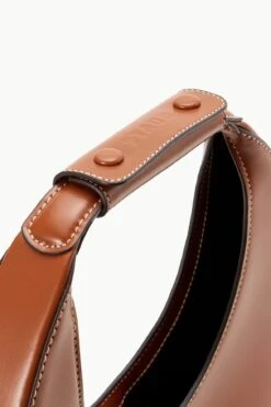 MOON BAG | SADDLE 8 MOON BAG | SADDLE -Staud Store STAUD MOONTOTE BAG TAN HOLIDAY 22 ECOM 4