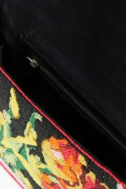 TOMMY BEADED BAG | DREAMY TULIP 4 TOMMY BEADED BAG | DREAMY TULIP -Staud Store STAUD TOMMYBEADEDBAG DREAMYTULIP ECOM 3