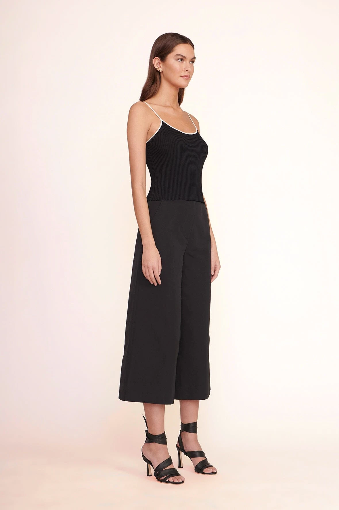 SOLEIL TOP | BLACK WHITE SOLEIL TOP | BLACK WHITE -Staud Store cropped oak pant black 1 b6be54f5 4280 473b 8042 21765a0530e9